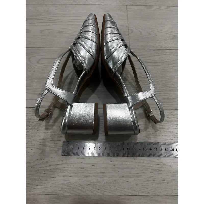 BENEBIS Giày Nữ Màu Bạc Size 23cm Gót Cao 5cm Như Mới 990081