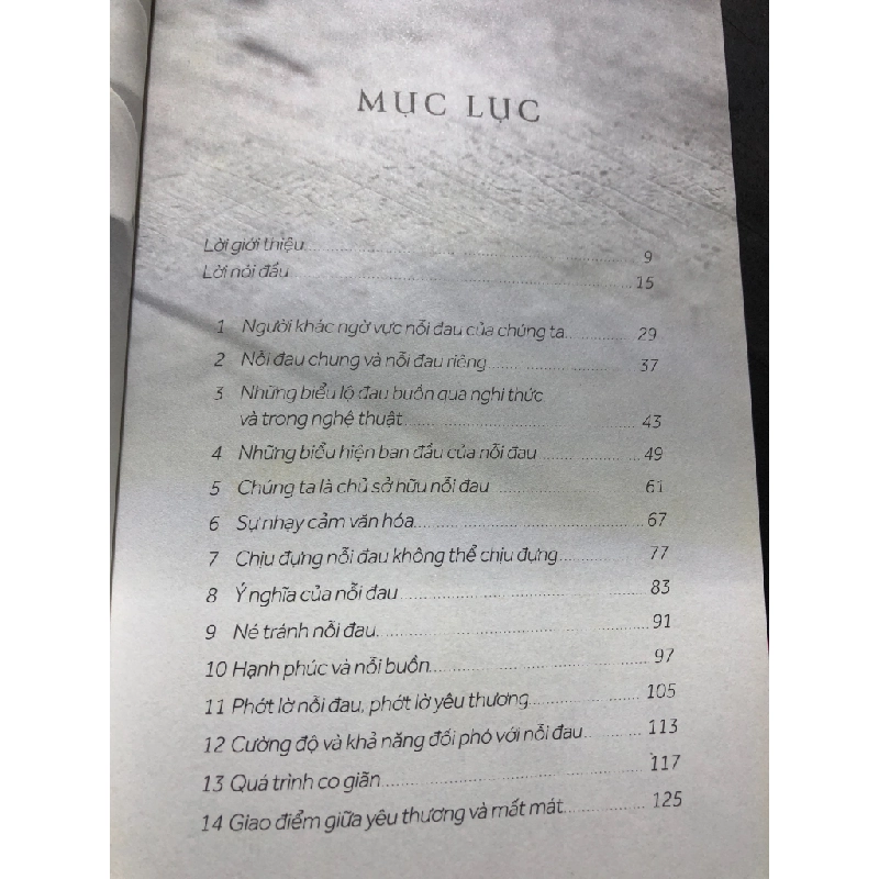 Chịu đựng điều không thể chịu đựng 2019 mới 90% chữ ký trang đầu Joanne Cacciatore, PhD HPB2307 KỸ NĂNG 190621