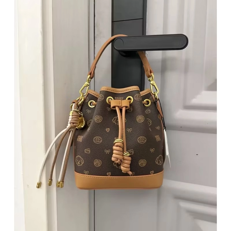 túi xách bucket kèm charm xinh 544347