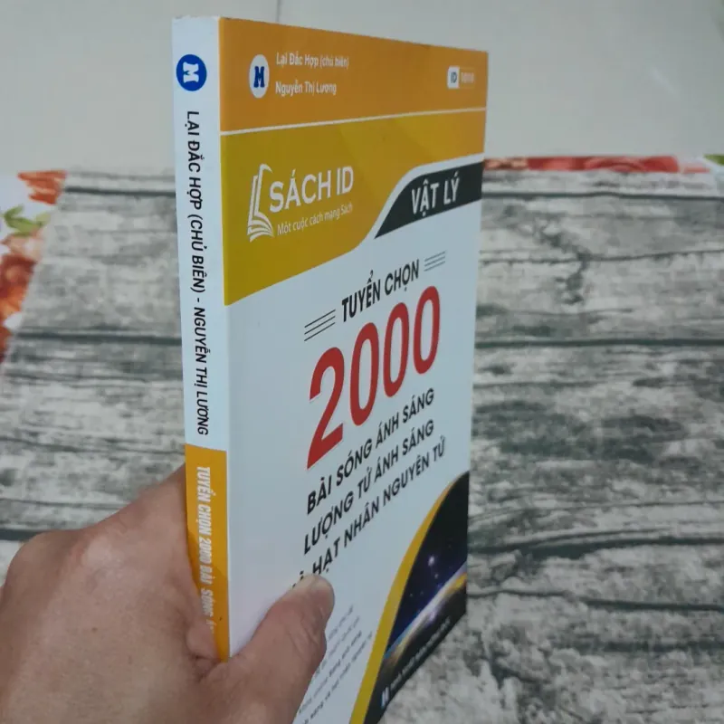 Ôn luyện Vật lý THPT- 2000 bài Sóng Ánh Sáng, Lượng Tử & Hạt Nhân. GV Lại Đắc Hợp Moon.vn 763832