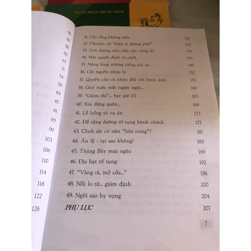 Khung cửa tư pháp - Phan Trung Hoài  1027785