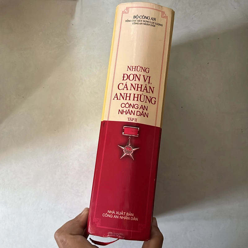 Những đơn vị, cá nhân anh hùng Công an Nhân Dân (Tập 2) 503132