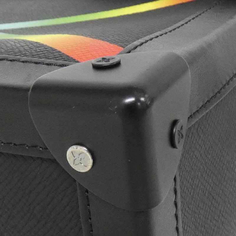 Túi đeo vai Louis Vuitton Taiga Màu cầu vồng Soft Trunk M30341 609981