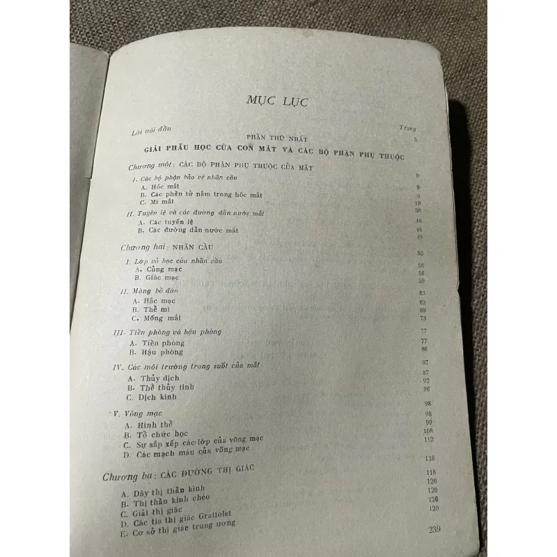 GIẢI PHẨU MẮT ỨNG DỤNG TRONG LÂM SÀNG VÀ SINH LÝ THỊ GIÁC - sách khổ lớn  750162