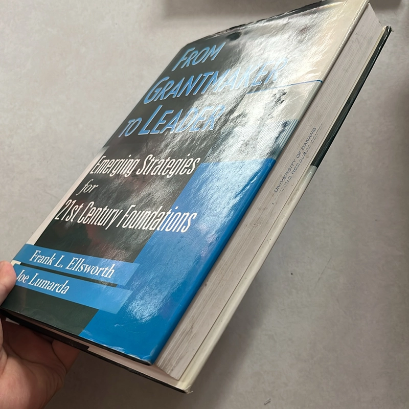 From Grantmaker to Leader Emerging Strategies For Twenty-First Century Foundations 509342