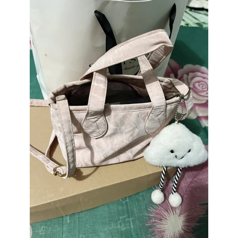 tui xach nu thoi trang mau den va hong 1042885