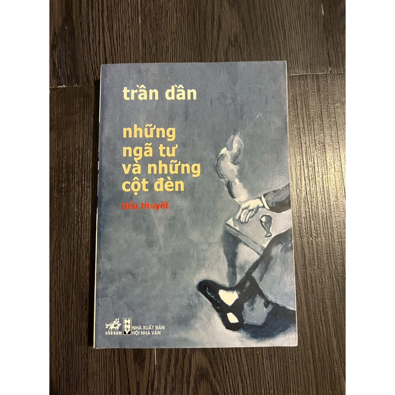 Những ngã tư và những cột đèn (bản in đầu) 303123