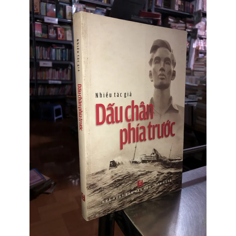 Dấu chân phía trước  720292