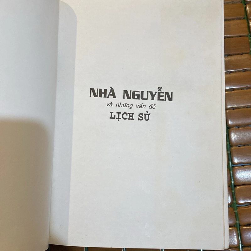 NHÀ NGUYỄN VÀ NHỮNG VẤN ĐỀ LỊCH SỬ 530431