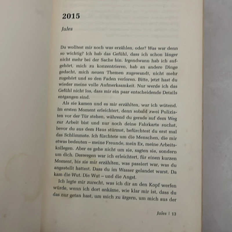 Into the water - Paula Hawkins (Ngoại văn) 502108