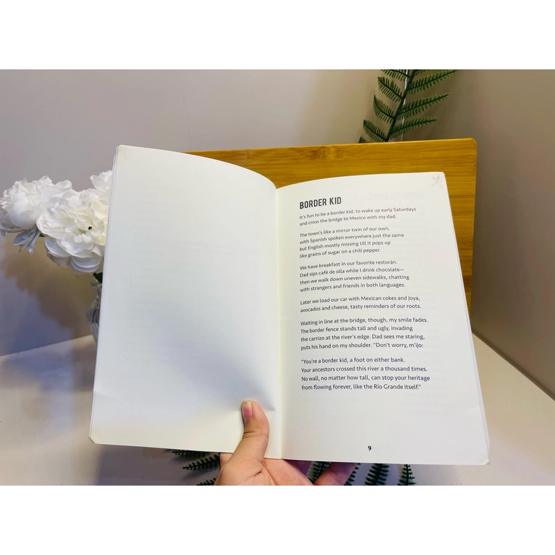 [Sách 2hand từ US] Like new 90% - They Call Me Güero: A Border Kid's Poems 474506