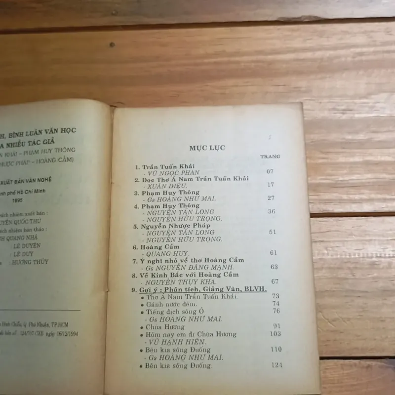 Phê bình Bình luận Văn Học  568288