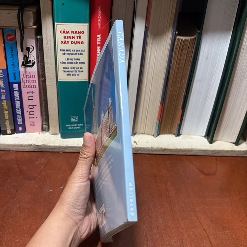 [Sách Tiếng Anh, In Màu] - II Tựa Sách: CANADA - 2010 798039