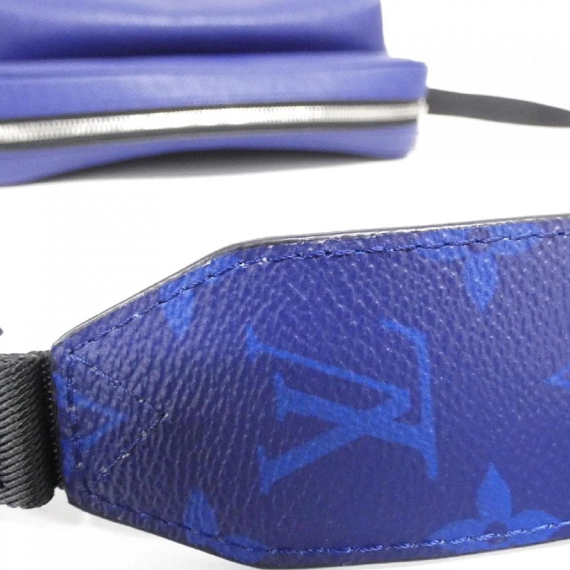 Túi đeo chéo ngoài trời Louis Vuitton Taiga Lama PM M30242 612523