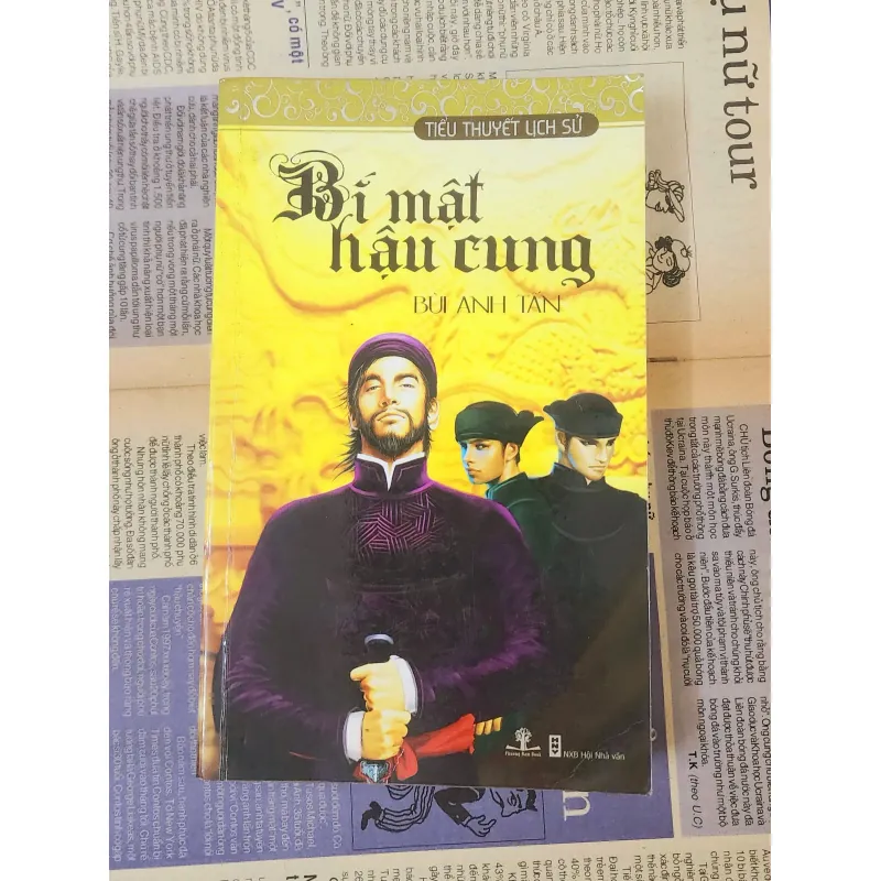 Tiểu thuyết lịch sử: BÍ MẬT HẬU CUNG (394 trang) 1002497