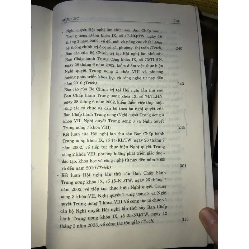 Về cán bộ và công tác cán bộ trong thời kỳ đổi mới  720303
