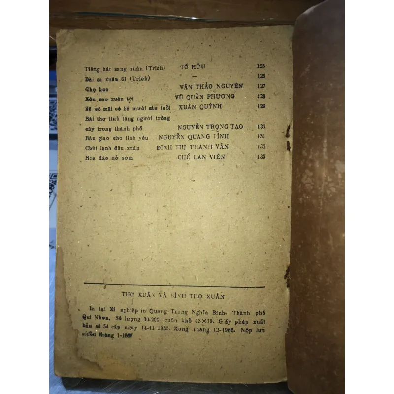 Thơ xuân và bình thơ xuân - Lê Trí Viễn 784795