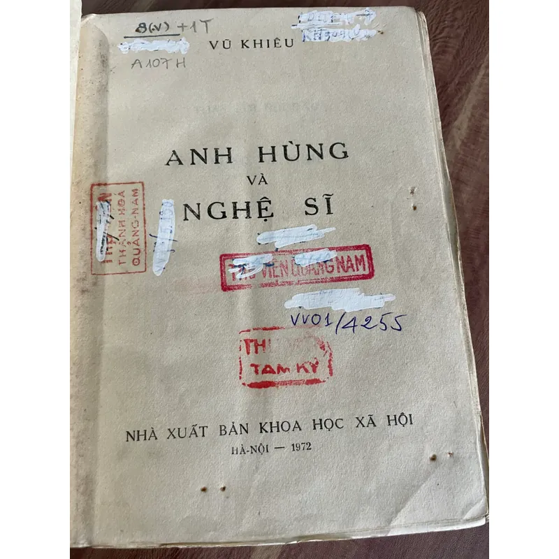 Vũ Khiêu- anh hùng và nghệ sĩ - 1972 - sách đóng bìa xưa  594333
