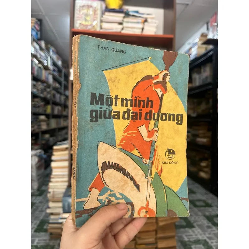 MỘT MÌNH GIỮA ĐẠI DƯƠNG - PHAN QUANG 147979