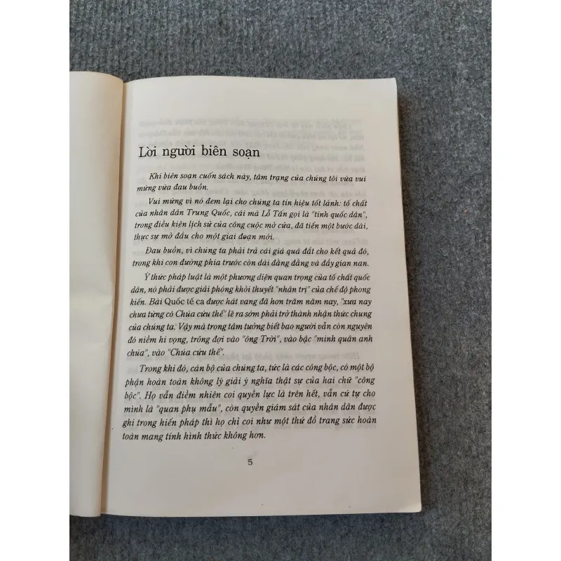 DÂN KIỆN QUAN THỜI NAY 694786