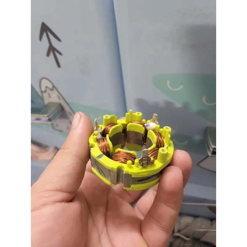 Từ và cuộn vít Ryobi subcompact bu long 3/8 780545