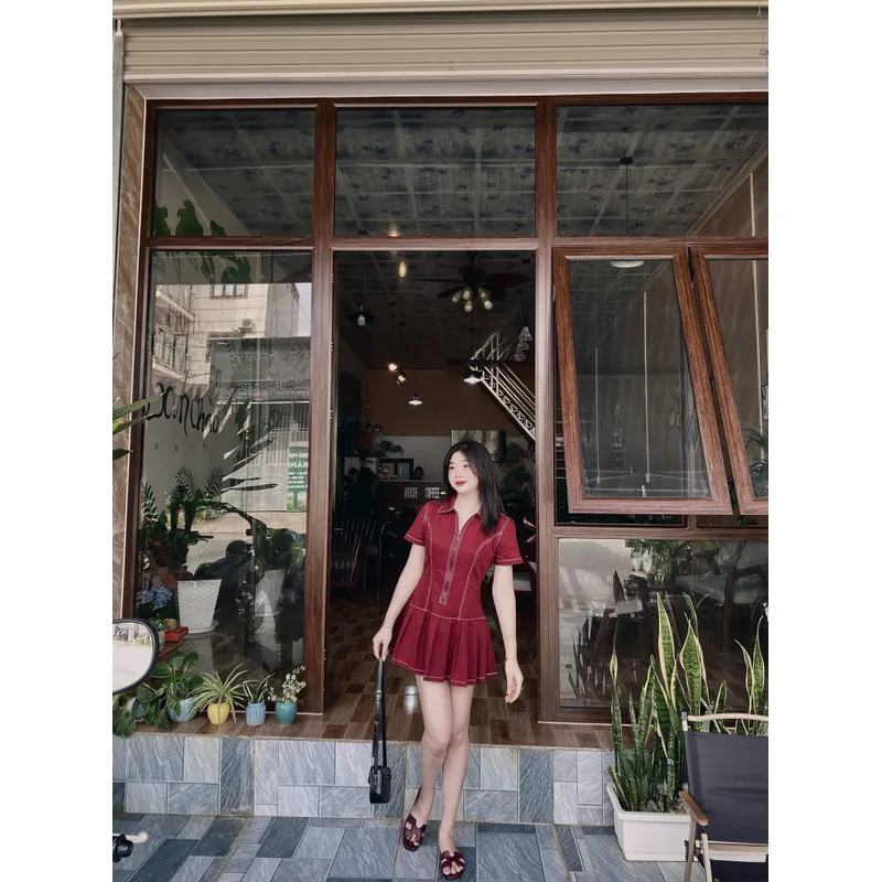 Đầm jean tay ngắn kiểu đuôi xếp ly phối khóa kéo giữa cổ bẻ, có quần bảo hộ, màu đỏ size M 720120