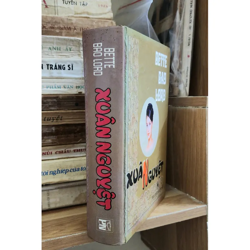 Tiểu thuyết XUÂN NGUYỆT (Spring Moon), tác giả Bette Bao Lord 703877