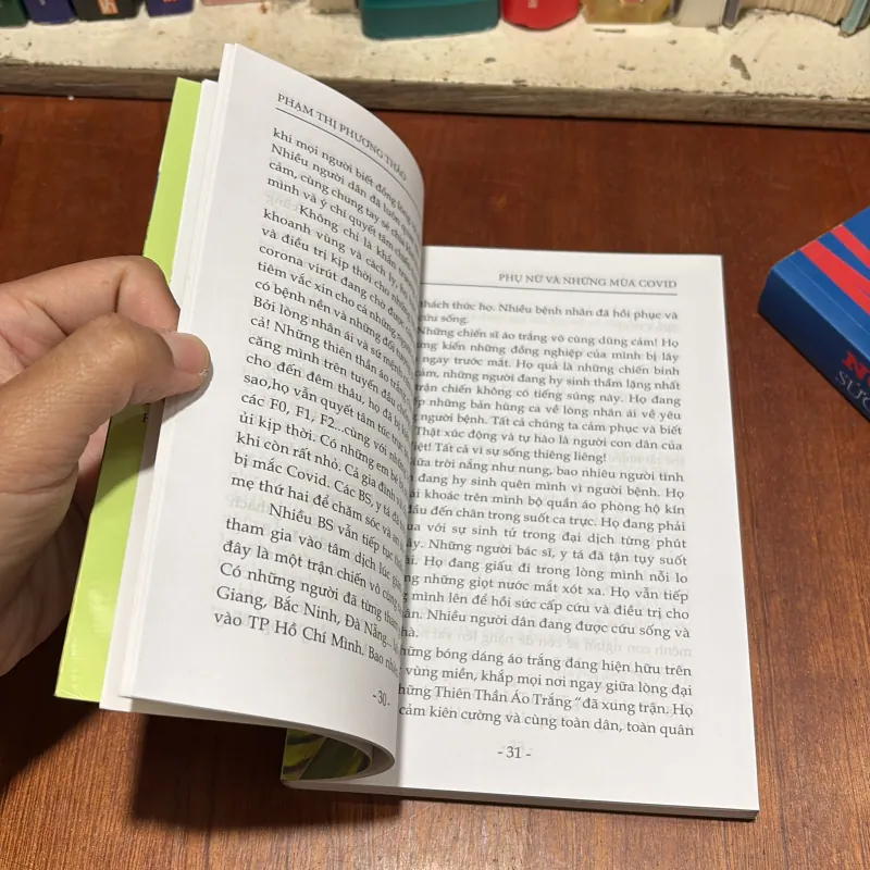II Sách: Phụ Nữ Và Những Mùa Covid - Phạm Thị Phương Thảo - 2022 786232