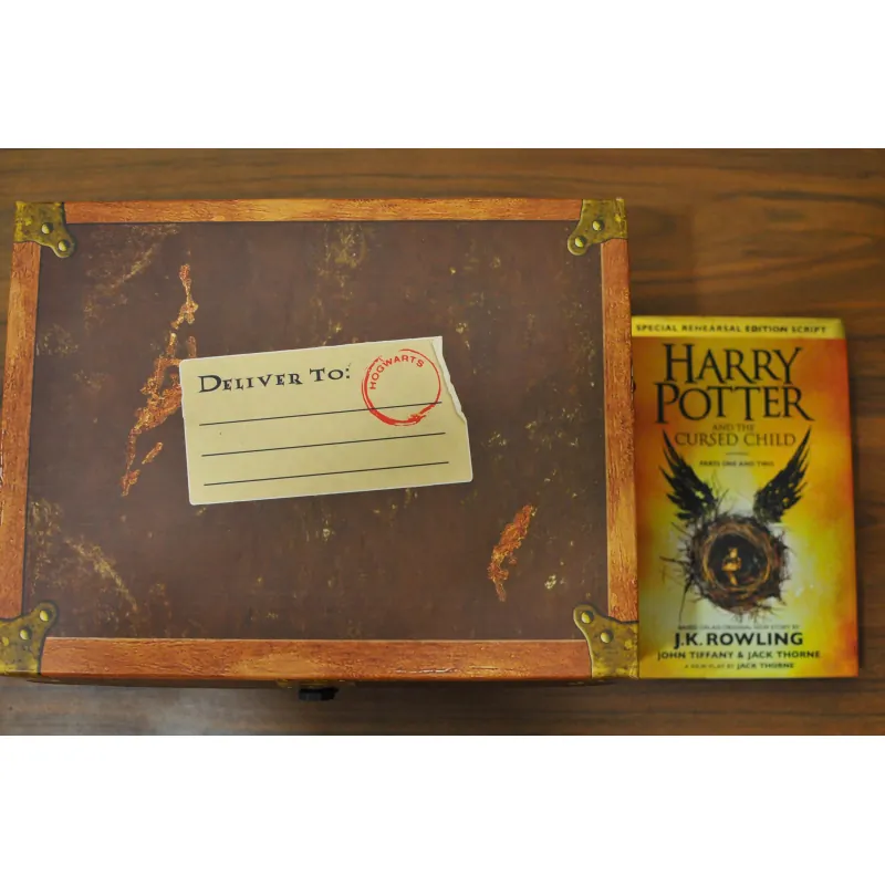 Rương sách Harry Potter Tặng kèm Tập 8 - Potter Hardcover Boxed Set Books 1-7 with Trunk 1013696