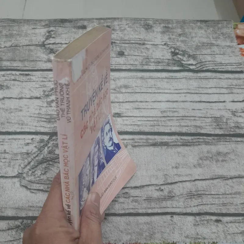 Chuyện kể về các Nhà bác học Vật Lý 607279