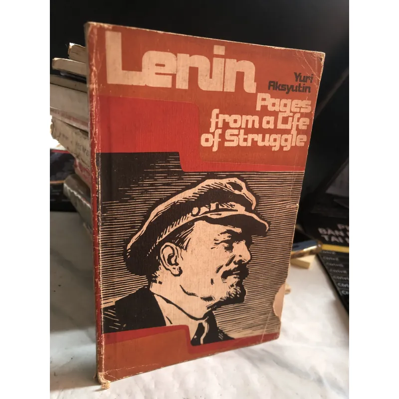 V.I.Lenin: Pages from a life  of struggle - Yuri Aksyutin 1041131