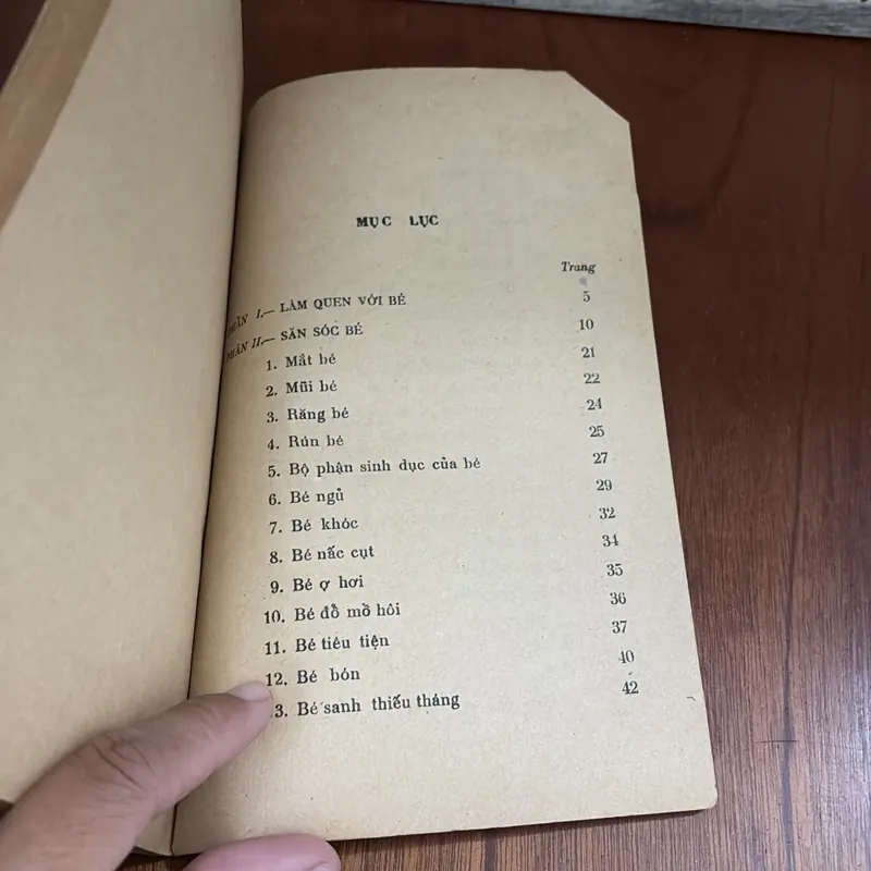 II Sách Xưa: Chăm Sóc Trẻ Từ Sơ Sinh Đến Ba Tuổi - Bác Sĩ Đỗ Hồng Ngọc - 1979 599924