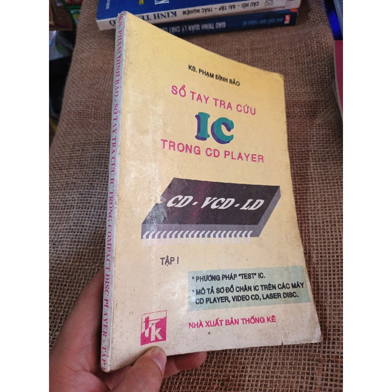 Sổ Tay Tra Cứu IC Trong CD Player 1999 mới 80% ố(Sách công nghệ thông tin) HLSC2404 1028541