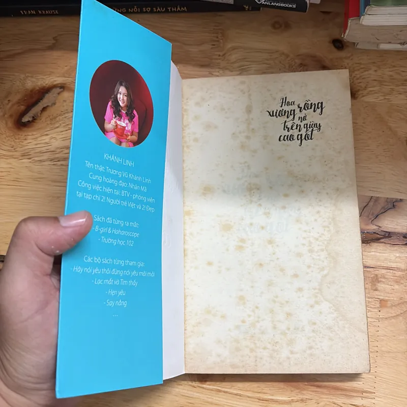 II Tựa sách: Hoa Xương Rồng Nở Trên Giày Cao Gót - Khánh Linh - 2015 695672