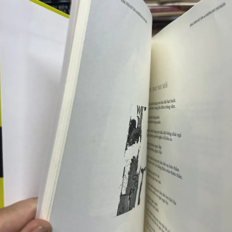 Vòng tròn bất tận và những bài thơ ngắn 1000624