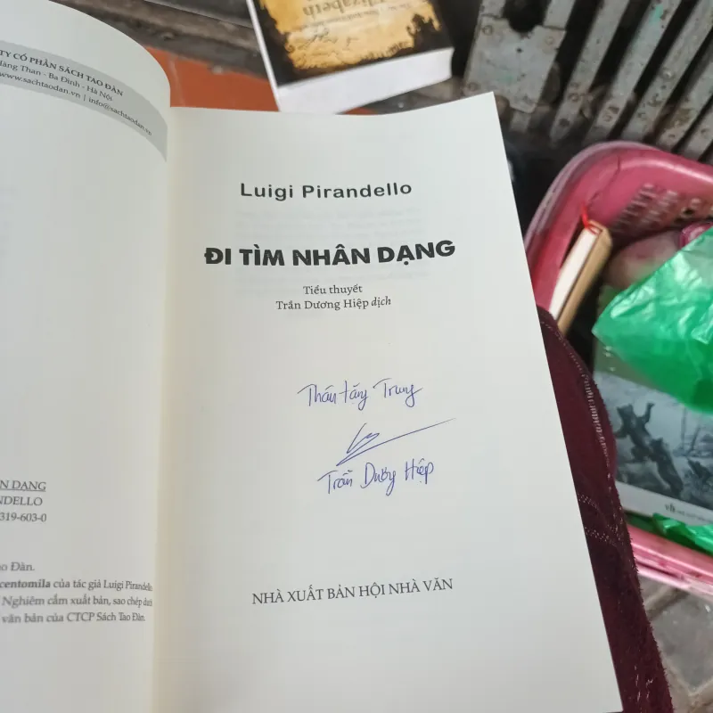 Đi Tìm Nhân Dạng- Luigi Pirandello 756907