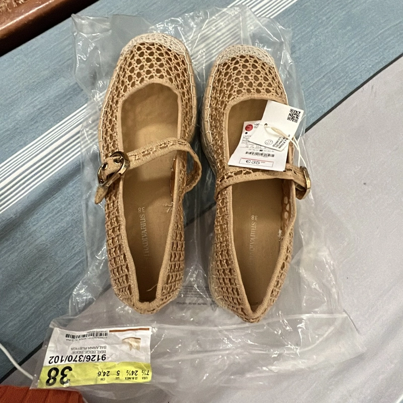 Giày đế cói hiệu Stradivarius , size 38 , cao 4cm , màu beige chính hãng ,còn tag mác  278760