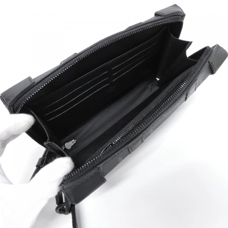 Ví đeo chéo Louis Vuitton Monogram Eclipse Soft Trunk M69838 610509