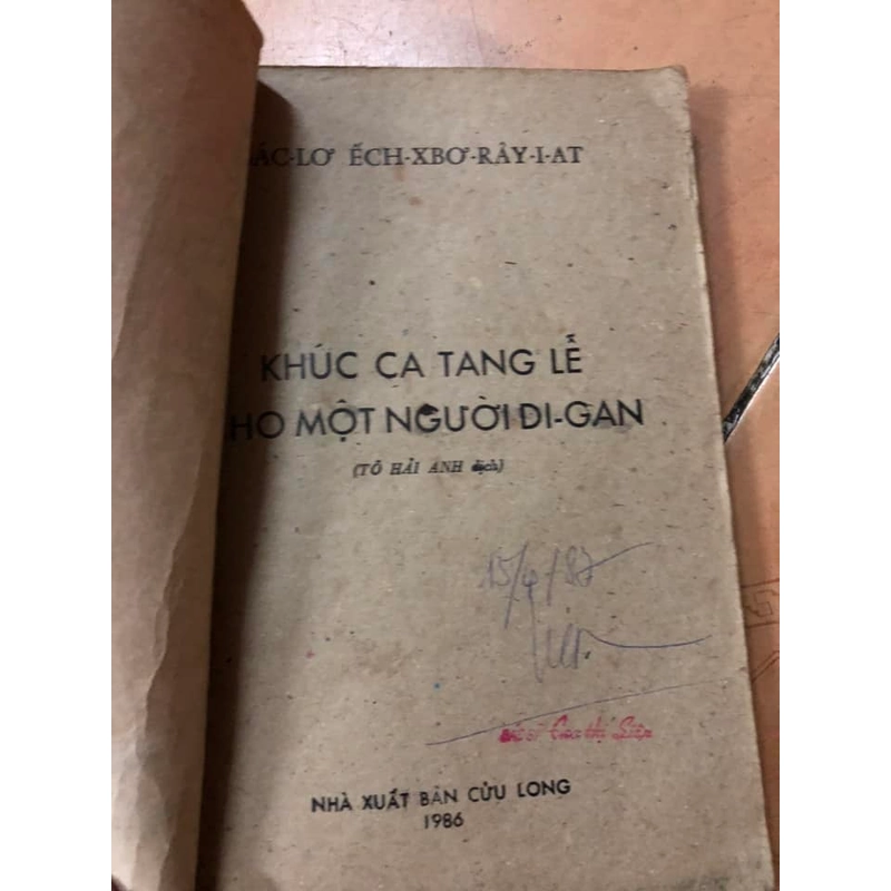 Sách Khúc ca tang lễ cho một người Di-gan - Saclo Echxborayiat nguyên tác 306782