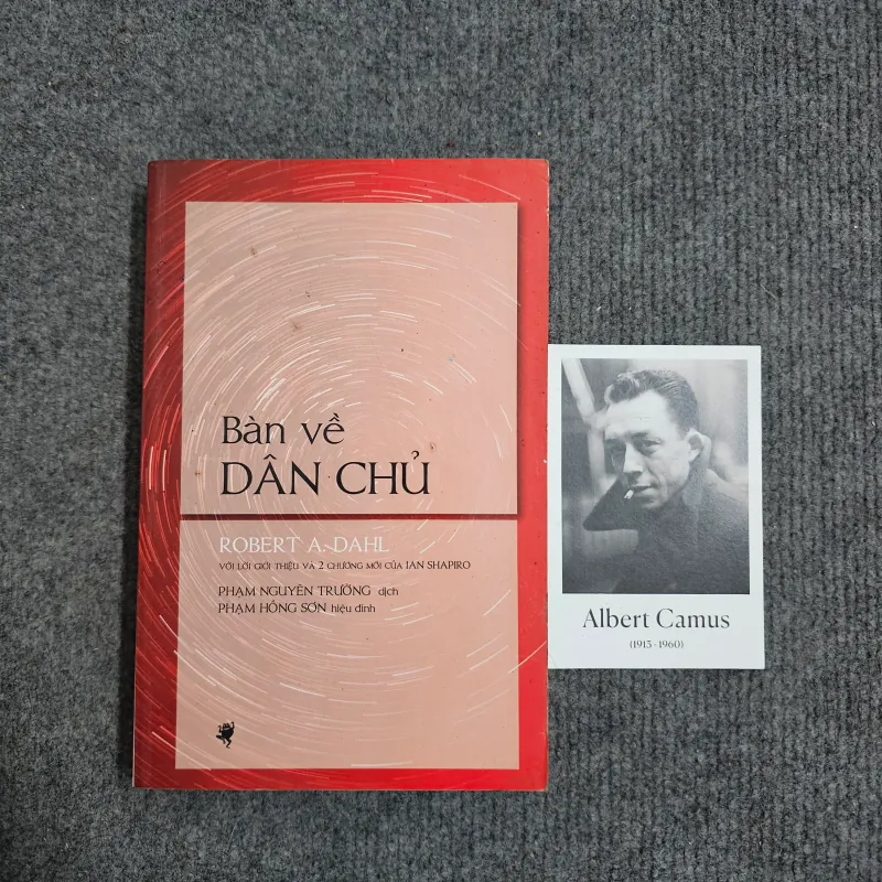 Bàn về dân chủ - nxb giấy vụn 977118