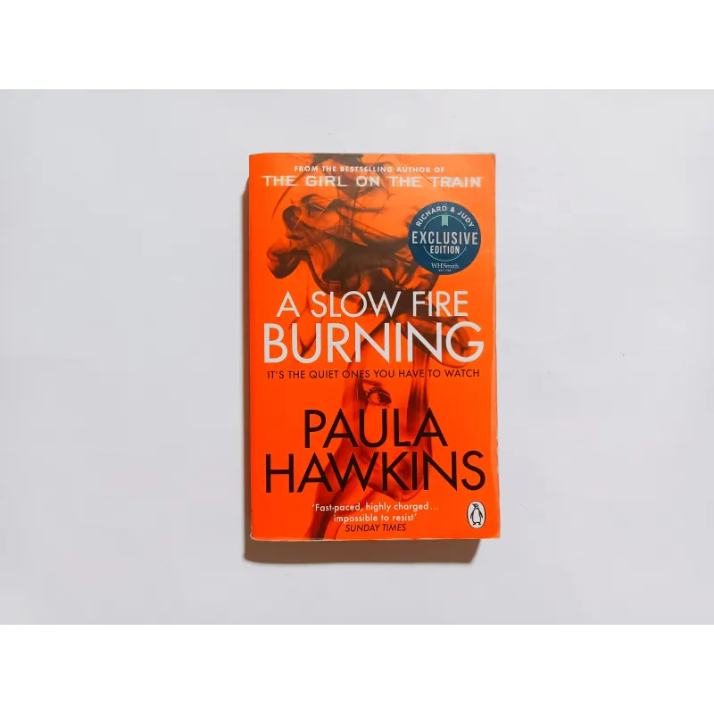 A Slow Fire Burning - Paula Hawkins 930983