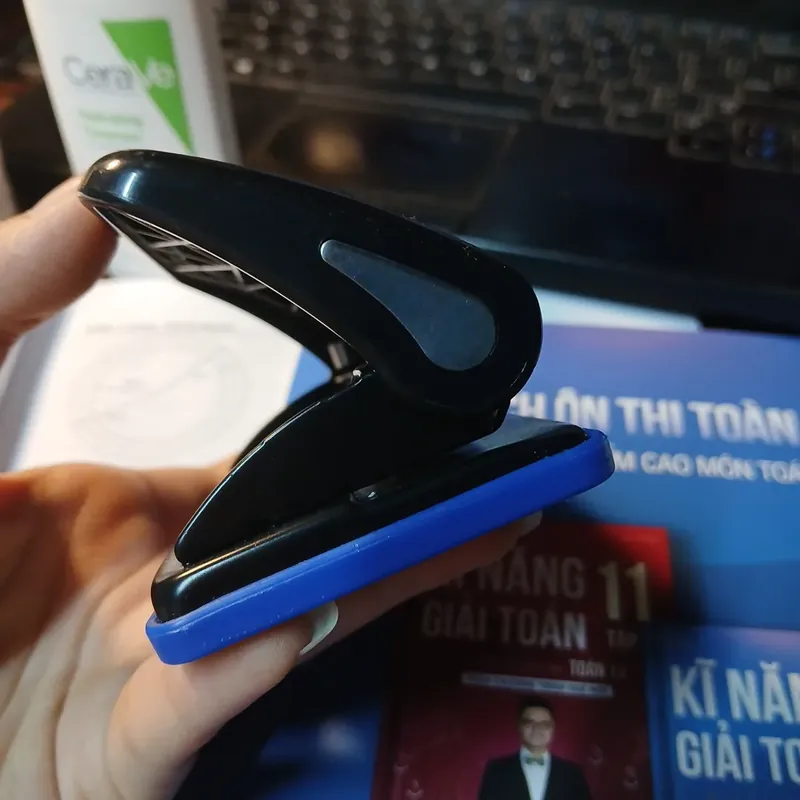 Dụng cụ đục lỗ giấy cầm tay 738226