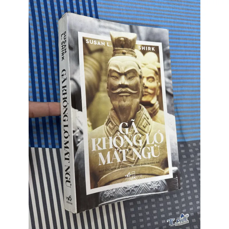 Gã khổng lồ mất ngủ  1043744