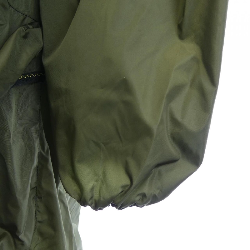 Áo khoác PRADA với logo hình tam giác 292003 S212 1WQ9 - Hàng hiệu Authentic 814373