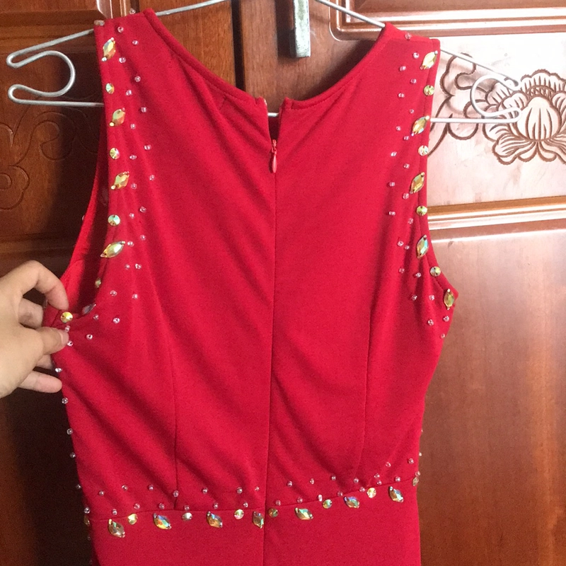 Đầm dạ hội đỏ đô đính kèm hạt đá sang trọng 460749