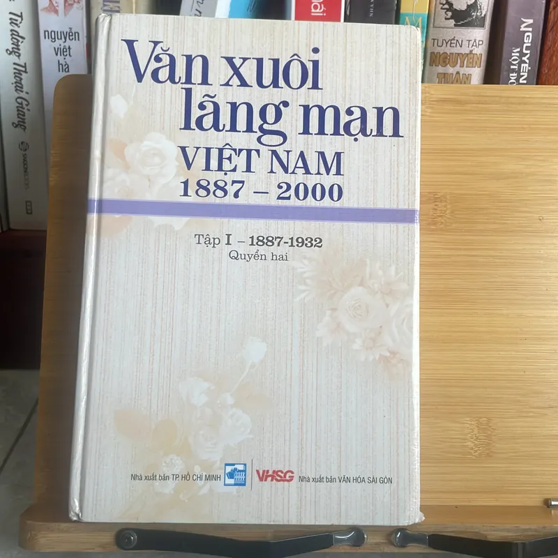 Văn xuôi lãng Mạn Việt Nam 1887-2000 688384