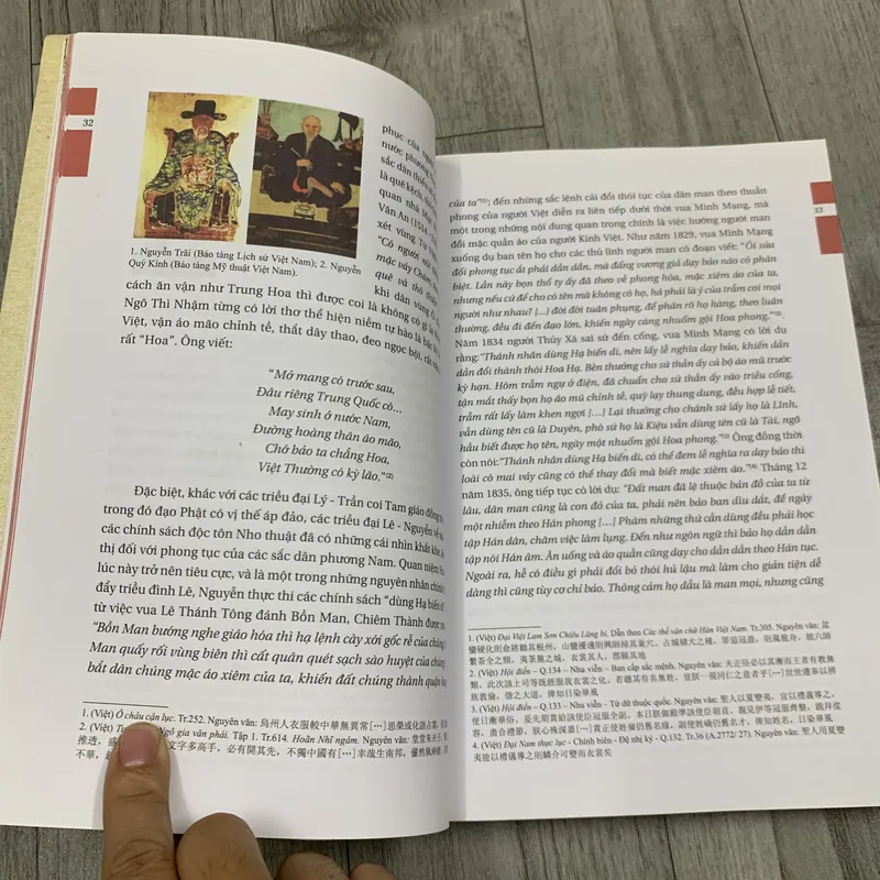 Ngàn năm áo mũ - trần quang đức. 3a1 689208
