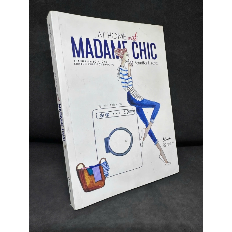 [Phiên Chợ Sách Cũ] At Home With Madame Chic, 2020 - Jennifer L. Scott H1809 SBM 925292