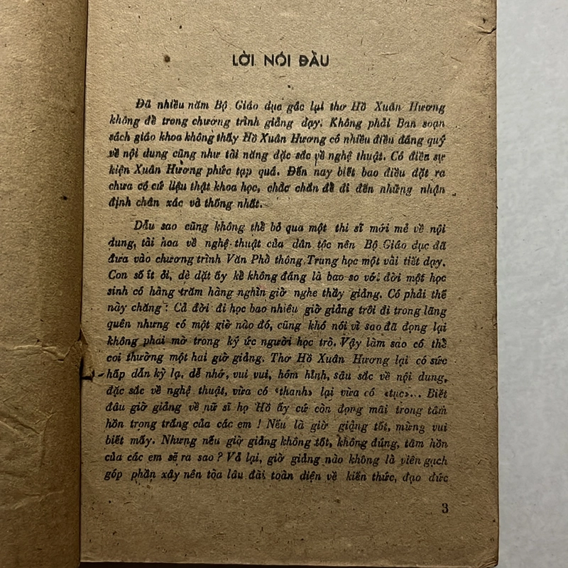 Nghĩ về thơ Hồ Xuân Hương — G.S Lê Trí Viễn — 1987s 496687