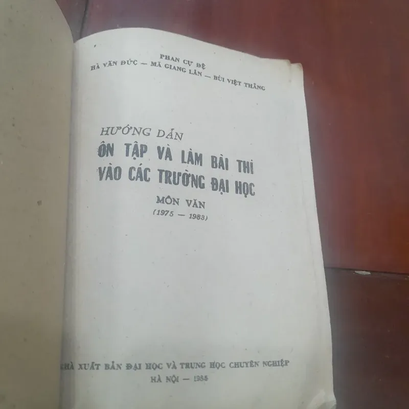 Hướng dẫn ÔN TẬP VÀ LÀM BÀI THI VÀO CÁC TRƯỜNG ĐẠI HỌC MÔN VĂN 689041